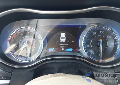 2018 Chrysler 300 Touring z USA, uszkodzony, nr VIN 2C3CCAAG7JH191598